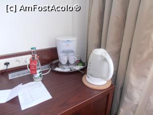 [P16] Apollo Hotel - vedere în cameră, facilități ceai-cafea » foto by sunflower
 - 
<span class="allrVoted glyphicon glyphicon-heart hidden" id="av890282"></span>
<a class="m-l-10 hidden" id="sv890282" onclick="voting_Foto_DelVot(,890282,15227)" role="button">șterge vot <span class="glyphicon glyphicon-remove"></span></a>
<a id="v9890282" class=" c-red"  onclick="voting_Foto_SetVot(890282)" role="button"><span class="glyphicon glyphicon-heart-empty"></span> <b>LIKE</b> = Votează poza</a> <img class="hidden"  id="f890282W9" src="/imagini/loader.gif" border="0" /><span class="AjErrMes hidden" id="e890282ErM"></span>