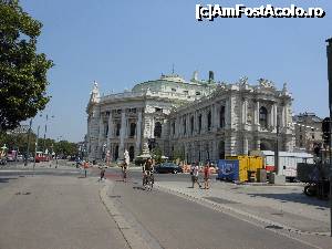 [P03] Viena - Burgtheater, clădirea Teatrului văzută din lateral.  » foto by iulianic
 - 
<span class="allrVoted glyphicon glyphicon-heart hidden" id="av698856"></span>
<a class="m-l-10 hidden" id="sv698856" onclick="voting_Foto_DelVot(,698856,15241)" role="button">șterge vot <span class="glyphicon glyphicon-remove"></span></a>
<a id="v9698856" class=" c-red"  onclick="voting_Foto_SetVot(698856)" role="button"><span class="glyphicon glyphicon-heart-empty"></span> <b>LIKE</b> = Votează poza</a> <img class="hidden"  id="f698856W9" src="/imagini/loader.gif" border="0" /><span class="AjErrMes hidden" id="e698856ErM"></span>