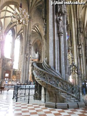 [P09] Viena - Stephansdom, Catedrala Sf. Ștefan, interior.  » foto by iulianic
 - 
<span class="allrVoted glyphicon glyphicon-heart hidden" id="av698862"></span>
<a class="m-l-10 hidden" id="sv698862" onclick="voting_Foto_DelVot(,698862,15241)" role="button">șterge vot <span class="glyphicon glyphicon-remove"></span></a>
<a id="v9698862" class=" c-red"  onclick="voting_Foto_SetVot(698862)" role="button"><span class="glyphicon glyphicon-heart-empty"></span> <b>LIKE</b> = Votează poza</a> <img class="hidden"  id="f698862W9" src="/imagini/loader.gif" border="0" /><span class="AjErrMes hidden" id="e698862ErM"></span>