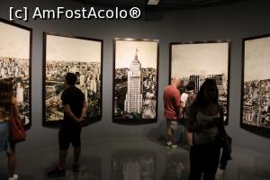 [P18] Sao Paulo, Clădirea Altino Arantes -Farol Santander, expoziție permanentă a lui Vik Muniz, cu panouri cu peisajul care se vede din clădire, etajul 4 » foto by mprofeanu
 - 
<span class="allrVoted glyphicon glyphicon-heart hidden" id="av1052709"></span>
<a class="m-l-10 hidden" id="sv1052709" onclick="voting_Foto_DelVot(,1052709,15313)" role="button">șterge vot <span class="glyphicon glyphicon-remove"></span></a>
<a id="v91052709" class=" c-red"  onclick="voting_Foto_SetVot(1052709)" role="button"><span class="glyphicon glyphicon-heart-empty"></span> <b>LIKE</b> = Votează poza</a> <img class="hidden"  id="f1052709W9" src="/imagini/loader.gif" border="0" /><span class="AjErrMes hidden" id="e1052709ErM"></span>