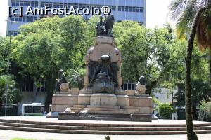 [P30] Santos, Praça Barão do Rio Branco, monument pentru Gaffrée și Guinle, constructorii portului Santos (în spate dormea un om al străzii, se văd sacoșele)  » foto by mprofeanu
 - 
<span class="allrVoted glyphicon glyphicon-heart hidden" id="av1078938"></span>
<a class="m-l-10 hidden" id="sv1078938" onclick="voting_Foto_DelVot(,1078938,15313)" role="button">șterge vot <span class="glyphicon glyphicon-remove"></span></a>
<a id="v91078938" class=" c-red"  onclick="voting_Foto_SetVot(1078938)" role="button"><span class="glyphicon glyphicon-heart-empty"></span> <b>LIKE</b> = Votează poza</a> <img class="hidden"  id="f1078938W9" src="/imagini/loader.gif" border="0" /><span class="AjErrMes hidden" id="e1078938ErM"></span>