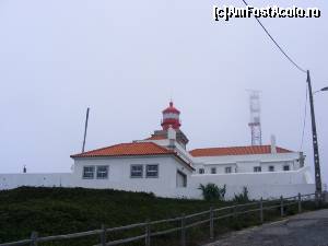 [P02] Cabo da Roca - prima impresie, cu ceață, la stația meteo.  » foto by makuy*
 - 
<span class="allrVoted glyphicon glyphicon-heart hidden" id="av585725"></span>
<a class="m-l-10 hidden" id="sv585725" onclick="voting_Foto_DelVot(,585725,15361)" role="button">șterge vot <span class="glyphicon glyphicon-remove"></span></a>
<a id="v9585725" class=" c-red"  onclick="voting_Foto_SetVot(585725)" role="button"><span class="glyphicon glyphicon-heart-empty"></span> <b>LIKE</b> = Votează poza</a> <img class="hidden"  id="f585725W9" src="/imagini/loader.gif" border="0" /><span class="AjErrMes hidden" id="e585725ErM"></span>