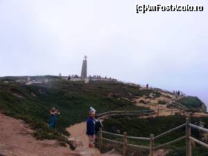 [P09] Cabo da Roca - recunoașteți personajul cu mânecă scurtă?  » foto by makuy*
 - 
<span class="allrVoted glyphicon glyphicon-heart hidden" id="av585732"></span>
<a class="m-l-10 hidden" id="sv585732" onclick="voting_Foto_DelVot(,585732,15361)" role="button">șterge vot <span class="glyphicon glyphicon-remove"></span></a>
<a id="v9585732" class=" c-red"  onclick="voting_Foto_SetVot(585732)" role="button"><span class="glyphicon glyphicon-heart-empty"></span> <b>LIKE</b> = Votează poza</a> <img class="hidden"  id="f585732W9" src="/imagini/loader.gif" border="0" /><span class="AjErrMes hidden" id="e585732ErM"></span>