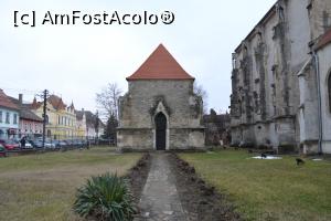 [P05] Curtea bisericii cu capela Sf Iacob in fundal » foto by AZE
 - 
<span class="allrVoted glyphicon glyphicon-heart hidden" id="av834616"></span>
<a class="m-l-10 hidden" id="sv834616" onclick="voting_Foto_DelVot(,834616,15371)" role="button">șterge vot <span class="glyphicon glyphicon-remove"></span></a>
<a id="v9834616" class=" c-red"  onclick="voting_Foto_SetVot(834616)" role="button"><span class="glyphicon glyphicon-heart-empty"></span> <b>LIKE</b> = Votează poza</a> <img class="hidden"  id="f834616W9" src="/imagini/loader.gif" border="0" /><span class="AjErrMes hidden" id="e834616ErM"></span>