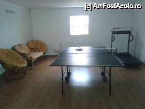 [P12] la demisol este situat acest spatiu cu masa de ping pong si biliard
cateva fotolii, o canapea si o banda de alergare completeaza posibilitatile de miscare si relaxare oferite de hotel zimbru » foto by Dan&Ema
 - 
<span class="allrVoted glyphicon glyphicon-heart hidden" id="av505184"></span>
<a class="m-l-10 hidden" id="sv505184" onclick="voting_Foto_DelVot(,505184,15436)" role="button">șterge vot <span class="glyphicon glyphicon-remove"></span></a>
<a id="v9505184" class=" c-red"  onclick="voting_Foto_SetVot(505184)" role="button"><span class="glyphicon glyphicon-heart-empty"></span> <b>LIKE</b> = Votează poza</a> <img class="hidden"  id="f505184W9" src="/imagini/loader.gif" border="0" /><span class="AjErrMes hidden" id="e505184ErM"></span>