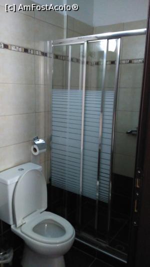 [P15] Si cabina de dus » foto by papone
 - 
<span class="allrVoted glyphicon glyphicon-heart hidden" id="av742810"></span>
<a class="m-l-10 hidden" id="sv742810" onclick="voting_Foto_DelVot(,742810,15447)" role="button">șterge vot <span class="glyphicon glyphicon-remove"></span></a>
<a id="v9742810" class=" c-red"  onclick="voting_Foto_SetVot(742810)" role="button"><span class="glyphicon glyphicon-heart-empty"></span> <b>LIKE</b> = Votează poza</a> <img class="hidden"  id="f742810W9" src="/imagini/loader.gif" border="0" /><span class="AjErrMes hidden" id="e742810ErM"></span>