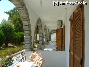 [P13] Pantheon Studios Apartments Thassos, Limenaria - terasa de la gradina si camerele/apartamentele invecinate » foto by biancuta
 - 
<span class="allrVoted glyphicon glyphicon-heart hidden" id="av469925"></span>
<a class="m-l-10 hidden" id="sv469925" onclick="voting_Foto_DelVot(,469925,15459)" role="button">șterge vot <span class="glyphicon glyphicon-remove"></span></a>
<a id="v9469925" class=" c-red"  onclick="voting_Foto_SetVot(469925)" role="button"><span class="glyphicon glyphicon-heart-empty"></span> <b>LIKE</b> = Votează poza</a> <img class="hidden"  id="f469925W9" src="/imagini/loader.gif" border="0" /><span class="AjErrMes hidden" id="e469925ErM"></span>