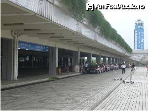 [P02] Intrarea in aeroportul din Guilin » foto by cdiana
 - 
<span class="allrVoted glyphicon glyphicon-heart hidden" id="av477917"></span>
<a class="m-l-10 hidden" id="sv477917" onclick="voting_Foto_DelVot(,477917,15634)" role="button">șterge vot <span class="glyphicon glyphicon-remove"></span></a>
<a id="v9477917" class=" c-red"  onclick="voting_Foto_SetVot(477917)" role="button"><span class="glyphicon glyphicon-heart-empty"></span> <b>LIKE</b> = Votează poza</a> <img class="hidden"  id="f477917W9" src="/imagini/loader.gif" border="0" /><span class="AjErrMes hidden" id="e477917ErM"></span>