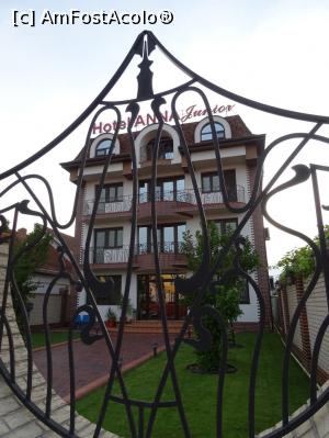 [P06] Hotel Anna Junior, Târgu Jiu - vedere din stradă.  » foto by tata123 🔱
 - 
<span class="allrVoted glyphicon glyphicon-heart hidden" id="av891011"></span>
<a class="m-l-10 hidden" id="sv891011" onclick="voting_Foto_DelVot(,891011,15650)" role="button">șterge vot <span class="glyphicon glyphicon-remove"></span></a>
<a id="v9891011" class=" c-red"  onclick="voting_Foto_SetVot(891011)" role="button"><span class="glyphicon glyphicon-heart-empty"></span> <b>LIKE</b> = Votează poza</a> <img class="hidden"  id="f891011W9" src="/imagini/loader.gif" border="0" /><span class="AjErrMes hidden" id="e891011ErM"></span>