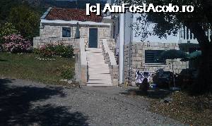 [P10] Una din intrările în incinta pensiunii Apartaments Dragovic din Sveti Stefan, Muntenegru.  » foto by traian.leuca †
 - 
<span class="allrVoted glyphicon glyphicon-heart hidden" id="av480268"></span>
<a class="m-l-10 hidden" id="sv480268" onclick="voting_Foto_DelVot(,480268,15683)" role="button">șterge vot <span class="glyphicon glyphicon-remove"></span></a>
<a id="v9480268" class=" c-red"  onclick="voting_Foto_SetVot(480268)" role="button"><span class="glyphicon glyphicon-heart-empty"></span> <b>LIKE</b> = Votează poza</a> <img class="hidden"  id="f480268W9" src="/imagini/loader.gif" border="0" /><span class="AjErrMes hidden" id="e480268ErM"></span>