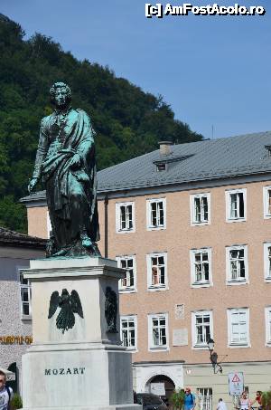 [P14] Salzburg, Piața Mozart » foto by unq
 - 
<span class="allrVoted glyphicon glyphicon-heart hidden" id="av480986"></span>
<a class="m-l-10 hidden" id="sv480986" onclick="voting_Foto_DelVot(,480986,15692)" role="button">șterge vot <span class="glyphicon glyphicon-remove"></span></a>
<a id="v9480986" class=" c-red"  onclick="voting_Foto_SetVot(480986)" role="button"><span class="glyphicon glyphicon-heart-empty"></span> <b>LIKE</b> = Votează poza</a> <img class="hidden"  id="f480986W9" src="/imagini/loader.gif" border="0" /><span class="AjErrMes hidden" id="e480986ErM"></span>