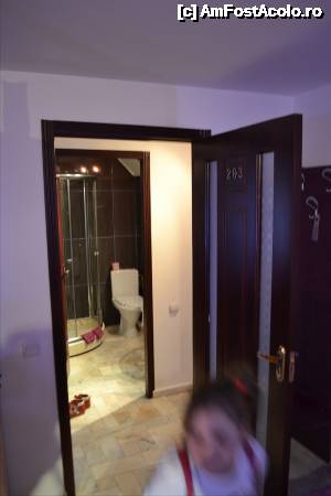 [P10] Intre cele doua dormitoare e un mic holisor, care face legatura cu baia. Aveam chei atat de la fiecare dormitor, cat si de la usa de la hol.  » foto by TraianS
 - 
<span class="allrVoted glyphicon glyphicon-heart hidden" id="av482499"></span>
<a class="m-l-10 hidden" id="sv482499" onclick="voting_Foto_DelVot(,482499,15721)" role="button">șterge vot <span class="glyphicon glyphicon-remove"></span></a>
<a id="v9482499" class=" c-red"  onclick="voting_Foto_SetVot(482499)" role="button"><span class="glyphicon glyphicon-heart-empty"></span> <b>LIKE</b> = Votează poza</a> <img class="hidden"  id="f482499W9" src="/imagini/loader.gif" border="0" /><span class="AjErrMes hidden" id="e482499ErM"></span>