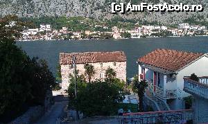 [P10] Vedere spre golful Kotor de la Apartments Simun din satul Muo. Kotor, Muntenegru.  » foto by traian.leuca †
 - 
<span class="allrVoted glyphicon glyphicon-heart hidden" id="av482717"></span>
<a class="m-l-10 hidden" id="sv482717" onclick="voting_Foto_DelVot(,482717,15729)" role="button">șterge vot <span class="glyphicon glyphicon-remove"></span></a>
<a id="v9482717" class=" c-red"  onclick="voting_Foto_SetVot(482717)" role="button"><span class="glyphicon glyphicon-heart-empty"></span> <b>LIKE</b> = Votează poza</a> <img class="hidden"  id="f482717W9" src="/imagini/loader.gif" border="0" /><span class="AjErrMes hidden" id="e482717ErM"></span>