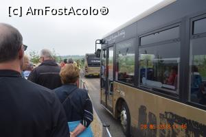 [P02] Dupa 20 de minute ne-a venit randul sa urcam in autobuze » foto by Pușcașu Marin
 - 
<span class="allrVoted glyphicon glyphicon-heart hidden" id="av978638"></span>
<a class="m-l-10 hidden" id="sv978638" onclick="voting_Foto_DelVot(,978638,15762)" role="button">șterge vot <span class="glyphicon glyphicon-remove"></span></a>
<a id="v9978638" class=" c-red"  onclick="voting_Foto_SetVot(978638)" role="button"><span class="glyphicon glyphicon-heart-empty"></span> <b>LIKE</b> = Votează poza</a> <img class="hidden"  id="f978638W9" src="/imagini/loader.gif" border="0" /><span class="AjErrMes hidden" id="e978638ErM"></span>