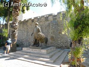 [P28] Statuia lui Cezayirli Gazi Hasan Pașa însoțit de leul său, lângă intrarea în castelul medieval din Çeşme » foto by irinad
 - 
<span class="allrVoted glyphicon glyphicon-heart hidden" id="av1119246"></span>
<a class="m-l-10 hidden" id="sv1119246" onclick="voting_Foto_DelVot(,1119246,15802)" role="button">șterge vot <span class="glyphicon glyphicon-remove"></span></a>
<a id="v91119246" class=" c-red"  onclick="voting_Foto_SetVot(1119246)" role="button"><span class="glyphicon glyphicon-heart-empty"></span> <b>LIKE</b> = Votează poza</a> <img class="hidden"  id="f1119246W9" src="/imagini/loader.gif" border="0" /><span class="AjErrMes hidden" id="e1119246ErM"></span>