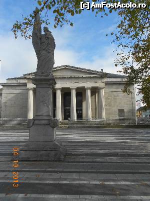 [P06] Irlanda, Dundalk, statuia eroilor din fata tribunalului Court House » foto by Diaura*
 - 
<span class="allrVoted glyphicon glyphicon-heart hidden" id="av487502"></span>
<a class="m-l-10 hidden" id="sv487502" onclick="voting_Foto_DelVot(,487502,15841)" role="button">șterge vot <span class="glyphicon glyphicon-remove"></span></a>
<a id="v9487502" class=" c-red"  onclick="voting_Foto_SetVot(487502)" role="button"><span class="glyphicon glyphicon-heart-empty"></span> <b>LIKE</b> = Votează poza</a> <img class="hidden"  id="f487502W9" src="/imagini/loader.gif" border="0" /><span class="AjErrMes hidden" id="e487502ErM"></span>