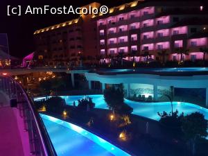 [P27] Hotelul şi piscinele luminate noaptea » foto by sebigeanina
 - 
<span class="allrVoted glyphicon glyphicon-heart hidden" id="av742513"></span>
<a class="m-l-10 hidden" id="sv742513" onclick="voting_Foto_DelVot(,742513,15949)" role="button">șterge vot <span class="glyphicon glyphicon-remove"></span></a>
<a id="v9742513" class=" c-red"  onclick="voting_Foto_SetVot(742513)" role="button"><span class="glyphicon glyphicon-heart-empty"></span> <b>LIKE</b> = Votează poza</a> <img class="hidden"  id="f742513W9" src="/imagini/loader.gif" border="0" /><span class="AjErrMes hidden" id="e742513ErM"></span>