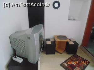 [P13] camera, cu tv si in spate sifonierul incastrat.  » foto by melena
 - 
<span class="allrVoted glyphicon glyphicon-heart hidden" id="av878363"></span>
<a class="m-l-10 hidden" id="sv878363" onclick="voting_Foto_DelVot(,878363,16146)" role="button">șterge vot <span class="glyphicon glyphicon-remove"></span></a>
<a id="v9878363" class=" c-red"  onclick="voting_Foto_SetVot(878363)" role="button"><span class="glyphicon glyphicon-heart-empty"></span> <b>LIKE</b> = Votează poza</a> <img class="hidden"  id="f878363W9" src="/imagini/loader.gif" border="0" /><span class="AjErrMes hidden" id="e878363ErM"></span>