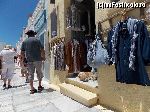 [P03] Un magazin cu haine + cățel zen (nu cred că era și el de vânzare) în Oia » foto by Cleopatraa
 - 
<span class="allrVoted glyphicon glyphicon-heart hidden" id="av590009"></span>
<a class="m-l-10 hidden" id="sv590009" onclick="voting_Foto_DelVot(,590009,16213)" role="button">șterge vot <span class="glyphicon glyphicon-remove"></span></a>
<a id="v9590009" class=" c-red"  onclick="voting_Foto_SetVot(590009)" role="button"><span class="glyphicon glyphicon-heart-empty"></span> <b>LIKE</b> = Votează poza</a> <img class="hidden"  id="f590009W9" src="/imagini/loader.gif" border="0" /><span class="AjErrMes hidden" id="e590009ErM"></span>