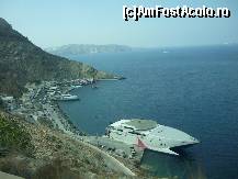[P30] Micul port din Santorini.Unul din cele doua porturi ale insulei.La celalalt accesul se face cu magarusii sau cu telefericul. » foto by octaviansz
 - 
<span class="allrVoted glyphicon glyphicon-heart hidden" id="av149809"></span>
<a class="m-l-10 hidden" id="sv149809" onclick="voting_Foto_DelVot(,149809,16213)" role="button">șterge vot <span class="glyphicon glyphicon-remove"></span></a>
<a id="v9149809" class=" c-red"  onclick="voting_Foto_SetVot(149809)" role="button"><span class="glyphicon glyphicon-heart-empty"></span> <b>LIKE</b> = Votează poza</a> <img class="hidden"  id="f149809W9" src="/imagini/loader.gif" border="0" /><span class="AjErrMes hidden" id="e149809ErM"></span>