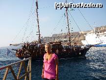 [P32] Turisti intorcindu-se din excursie de la vulcanul activ din Santorini. » foto by octaviansz
 - 
<span class="allrVoted glyphicon glyphicon-heart hidden" id="av149811"></span>
<a class="m-l-10 hidden" id="sv149811" onclick="voting_Foto_DelVot(,149811,16213)" role="button">șterge vot <span class="glyphicon glyphicon-remove"></span></a>
<a id="v9149811" class=" c-red"  onclick="voting_Foto_SetVot(149811)" role="button"><span class="glyphicon glyphicon-heart-empty"></span> <b>LIKE</b> = Votează poza</a> <img class="hidden"  id="f149811W9" src="/imagini/loader.gif" border="0" /><span class="AjErrMes hidden" id="e149811ErM"></span>