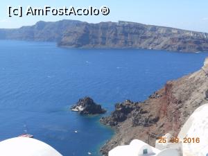 P17 [SEP-2016] Santorini - Coasta stâncoasă, negricioasă și roșiatică. 