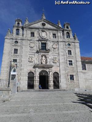 P15 [MAR-2015] Convento de Santa Teresa
In stanga se vede panoul aniversar care anunta ca anul acesta in septembrie se va tine un mare congres dedicat implinirii a 600 de ani de la nasterea sf. Teresa