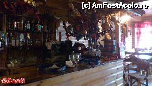 [P24] Barul de la Taverna ”Casa sârbească”, deasupra căruia atârnau funii de usturoi și ceapă.  » foto by Costi
 - 
<span class="allrVoted glyphicon glyphicon-heart hidden" id="av501700"></span>
<a class="m-l-10 hidden" id="sv501700" onclick="voting_Foto_DelVot(,501700,16235)" role="button">șterge vot <span class="glyphicon glyphicon-remove"></span></a>
<a id="v9501700" class=" c-red"  onclick="voting_Foto_SetVot(501700)" role="button"><span class="glyphicon glyphicon-heart-empty"></span> <b>LIKE</b> = Votează poza</a> <img class="hidden"  id="f501700W9" src="/imagini/loader.gif" border="0" /><span class="AjErrMes hidden" id="e501700ErM"></span>