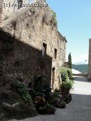 [P10] Civita di Bagnoregio » foto by RoxanaGRS
 - 
<span class="allrVoted glyphicon glyphicon-heart hidden" id="av993353"></span>
<a class="m-l-10 hidden" id="sv993353" onclick="voting_Foto_DelVot(,993353,16281)" role="button">șterge vot <span class="glyphicon glyphicon-remove"></span></a>
<a id="v9993353" class=" c-red"  onclick="voting_Foto_SetVot(993353)" role="button"><span class="glyphicon glyphicon-heart-empty"></span> <b>LIKE</b> = Votează poza</a> <img class="hidden"  id="f993353W9" src="/imagini/loader.gif" border="0" /><span class="AjErrMes hidden" id="e993353ErM"></span>