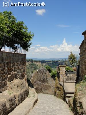 [P08] Civita di Bagnoregio - drumul ce coboară către peșterile etrusce » foto by RoxanaGRS
 - 
<span class="allrVoted glyphicon glyphicon-heart hidden" id="av993349"></span>
<a class="m-l-10 hidden" id="sv993349" onclick="voting_Foto_DelVot(,993349,16281)" role="button">șterge vot <span class="glyphicon glyphicon-remove"></span></a>
<a id="v9993349" class=" c-red"  onclick="voting_Foto_SetVot(993349)" role="button"><span class="glyphicon glyphicon-heart-empty"></span> <b>LIKE</b> = Votează poza</a> <img class="hidden"  id="f993349W9" src="/imagini/loader.gif" border="0" /><span class="AjErrMes hidden" id="e993349ErM"></span>