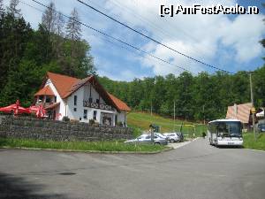 [P05] Pârtiile de ski și barul aferent, situate chiar în vecinătatea pensiunii.  » foto by wallybu
 - 
<span class="allrVoted glyphicon glyphicon-heart hidden" id="av511886"></span>
<a class="m-l-10 hidden" id="sv511886" onclick="voting_Foto_DelVot(,511886,16441)" role="button">șterge vot <span class="glyphicon glyphicon-remove"></span></a>
<a id="v9511886" class=" c-red"  onclick="voting_Foto_SetVot(511886)" role="button"><span class="glyphicon glyphicon-heart-empty"></span> <b>LIKE</b> = Votează poza</a> <img class="hidden"  id="f511886W9" src="/imagini/loader.gif" border="0" /><span class="AjErrMes hidden" id="e511886ErM"></span>