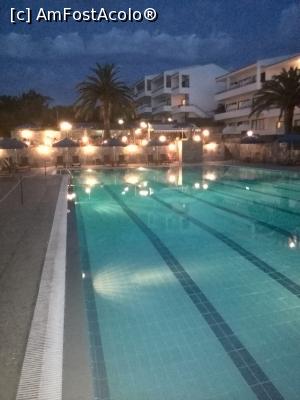 [P35] la piscina seara » foto by AURICULUM
 - 
<span class="allrVoted glyphicon glyphicon-heart hidden" id="av955359"></span>
<a class="m-l-10 hidden" id="sv955359" onclick="voting_Foto_DelVot(,955359,16445)" role="button">șterge vot <span class="glyphicon glyphicon-remove"></span></a>
<a id="v9955359" class=" c-red"  onclick="voting_Foto_SetVot(955359)" role="button"><span class="glyphicon glyphicon-heart-empty"></span> <b>LIKE</b> = Votează poza</a> <img class="hidden"  id="f955359W9" src="/imagini/loader.gif" border="0" /><span class="AjErrMes hidden" id="e955359ErM"></span>