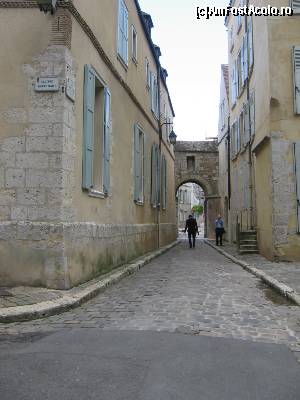 [P37] Străduţă medievală în Chartres » foto by Michi
 - 
<span class="allrVoted glyphicon glyphicon-heart hidden" id="av513048"></span>
<a class="m-l-10 hidden" id="sv513048" onclick="voting_Foto_DelVot(,513048,16471)" role="button">șterge vot <span class="glyphicon glyphicon-remove"></span></a>
<a id="v9513048" class=" c-red"  onclick="voting_Foto_SetVot(513048)" role="button"><span class="glyphicon glyphicon-heart-empty"></span> <b>LIKE</b> = Votează poza</a> <img class="hidden"  id="f513048W9" src="/imagini/loader.gif" border="0" /><span class="AjErrMes hidden" id="e513048ErM"></span>