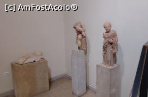 [P75] Trei statui din epoca elenistica. De la stanga la dreapta: micul Eros inaripat dormind nepasator pe o stanca; baiatul cu gasca; fata zambitoare. » foto by ovidiuyepi
 - 
<span class="allrVoted glyphicon glyphicon-heart hidden" id="av1320603"></span>
<a class="m-l-10 hidden" id="sv1320603" onclick="voting_Foto_DelVot(,1320603,16497)" role="button">șterge vot <span class="glyphicon glyphicon-remove"></span></a>
<a id="v91320603" class=" c-red"  onclick="voting_Foto_SetVot(1320603)" role="button"><span class="glyphicon glyphicon-heart-empty"></span> <b>LIKE</b> = Votează poza</a> <img class="hidden"  id="f1320603W9" src="/imagini/loader.gif" border="0" /><span class="AjErrMes hidden" id="e1320603ErM"></span>