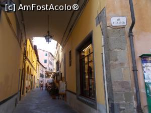 [P09] Lucca, Italia. Pe Via Fillungo » foto by mihaelavoicu
 - 
<span class="allrVoted glyphicon glyphicon-heart hidden" id="av1229517"></span>
<a class="m-l-10 hidden" id="sv1229517" onclick="voting_Foto_DelVot(,1229517,16529)" role="button">șterge vot <span class="glyphicon glyphicon-remove"></span></a>
<a id="v91229517" class=" c-red"  onclick="voting_Foto_SetVot(1229517)" role="button"><span class="glyphicon glyphicon-heart-empty"></span> <b>LIKE</b> = Votează poza</a> <img class="hidden"  id="f1229517W9" src="/imagini/loader.gif" border="0" /><span class="AjErrMes hidden" id="e1229517ErM"></span>