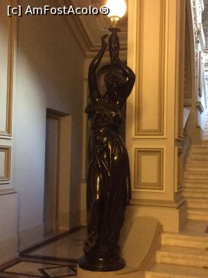 [P25] scarile erau flancate de statuete cu rol de a lumina si care inainte furnizau lumina cu ajtorul gazului.  » foto by mishu
 - 
<span class="allrVoted glyphicon glyphicon-heart hidden" id="av712275"></span>
<a class="m-l-10 hidden" id="sv712275" onclick="voting_Foto_DelVot(,712275,16545)" role="button">șterge vot <span class="glyphicon glyphicon-remove"></span></a>
<a id="v9712275" class=" c-red"  onclick="voting_Foto_SetVot(712275)" role="button"><span class="glyphicon glyphicon-heart-empty"></span> <b>LIKE</b> = Votează poza</a> <img class="hidden"  id="f712275W9" src="/imagini/loader.gif" border="0" /><span class="AjErrMes hidden" id="e712275ErM"></span>