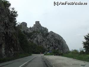 [P47] Pe dreapta, foisorul in care am poposit dupa ce am parcurs drumul pe jos, pana la castel.  » foto by irinad
 - 
<span class="allrVoted glyphicon glyphicon-heart hidden" id="av543852"></span>
<a class="m-l-10 hidden" id="sv543852" onclick="voting_Foto_DelVot(,543852,16590)" role="button">șterge vot <span class="glyphicon glyphicon-remove"></span></a>
<a id="v9543852" class=" c-red"  onclick="voting_Foto_SetVot(543852)" role="button"><span class="glyphicon glyphicon-heart-empty"></span> <b>LIKE</b> = Votează poza</a> <img class="hidden"  id="f543852W9" src="/imagini/loader.gif" border="0" /><span class="AjErrMes hidden" id="e543852ErM"></span>