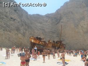 [P28] Acel perete de 200 de metri din spatele epavei, desparte golful Navagio de alt golf, vecin. Cand acel perete se va prabusi, vedeta insulei, va avea disparea.  » foto by dorgo
 - 
<span class="allrVoted glyphicon glyphicon-heart hidden" id="av1047529"></span>
<a class="m-l-10 hidden" id="sv1047529" onclick="voting_Foto_DelVot(,1047529,16617)" role="button">șterge vot <span class="glyphicon glyphicon-remove"></span></a>
<a id="v91047529" class=" c-red"  onclick="voting_Foto_SetVot(1047529)" role="button"><span class="glyphicon glyphicon-heart-empty"></span> <b>LIKE</b> = Votează poza</a> <img class="hidden"  id="f1047529W9" src="/imagini/loader.gif" border="0" /><span class="AjErrMes hidden" id="e1047529ErM"></span>