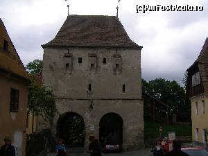 [P15] Casa Richter, Sighisoara - Turnul Croitorilor, pe sub care se face accesul pietonal sau cu masina, catre pensiune » foto by RoF*
 - 
<span class="allrVoted glyphicon glyphicon-heart hidden" id="av517758"></span>
<a class="m-l-10 hidden" id="sv517758" onclick="voting_Foto_DelVot(,517758,16623)" role="button">șterge vot <span class="glyphicon glyphicon-remove"></span></a>
<a id="v9517758" class=" c-red"  onclick="voting_Foto_SetVot(517758)" role="button"><span class="glyphicon glyphicon-heart-empty"></span> <b>LIKE</b> = Votează poza</a> <img class="hidden"  id="f517758W9" src="/imagini/loader.gif" border="0" /><span class="AjErrMes hidden" id="e517758ErM"></span>