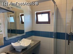 [P15] Hotel Agapi Mamaia - baia cu geam pentru aerisire » foto by nicole33
 - 
<span class="allrVoted glyphicon glyphicon-heart hidden" id="av1325127"></span>
<a class="m-l-10 hidden" id="sv1325127" onclick="voting_Foto_DelVot(,1325127,16708)" role="button">șterge vot <span class="glyphicon glyphicon-remove"></span></a>
<a id="v91325127" class=" c-red"  onclick="voting_Foto_SetVot(1325127)" role="button"><span class="glyphicon glyphicon-heart-empty"></span> <b>LIKE</b> = Votează poza</a> <img class="hidden"  id="f1325127W9" src="/imagini/loader.gif" border="0" /><span class="AjErrMes hidden" id="e1325127ErM"></span>