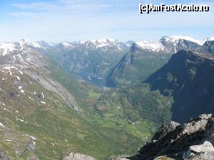 [P02] 10 iunie 2014, Geiranger văzut de sus. Lângă Costa neoRomantica apăruse un alt vas de croazieră.  » foto by GMia
 - 
<span class="allrVoted glyphicon glyphicon-heart hidden" id="av528228"></span>
<a class="m-l-10 hidden" id="sv528228" onclick="voting_Foto_DelVot(,528228,16750)" role="button">șterge vot <span class="glyphicon glyphicon-remove"></span></a>
<a id="v9528228" class=" c-red"  onclick="voting_Foto_SetVot(528228)" role="button"><span class="glyphicon glyphicon-heart-empty"></span> <b>LIKE</b> = Votează poza</a> <img class="hidden"  id="f528228W9" src="/imagini/loader.gif" border="0" /><span class="AjErrMes hidden" id="e528228ErM"></span>