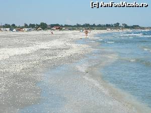 [P04] Plaja Corbu - o mica parte din plaja nisipoasa... in plin sezon. Dupa cum se vede... doar mare, nisip si cativa turisti, desi vremea era buna- 28 grade in aer, 24 in apa » foto by morocanoasa*
 - 
<span class="allrVoted glyphicon glyphicon-heart hidden" id="av528999"></span>
<a class="m-l-10 hidden" id="sv528999" onclick="voting_Foto_DelVot(,528999,16864)" role="button">șterge vot <span class="glyphicon glyphicon-remove"></span></a>
<a id="v9528999" class=" c-red"  onclick="voting_Foto_SetVot(528999)" role="button"><span class="glyphicon glyphicon-heart-empty"></span> <b>LIKE</b> = Votează poza</a> <img class="hidden"  id="f528999W9" src="/imagini/loader.gif" border="0" /><span class="AjErrMes hidden" id="e528999ErM"></span>