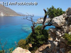 P16 [JUL-2020] Loutro, vedere de pe stânci, în drum spre castel.