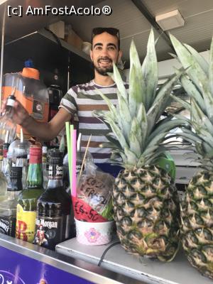 [P25] Bar și barman, Comino » foto by krisstinna
 - 
<span class="allrVoted glyphicon glyphicon-heart hidden" id="av921752"></span>
<a class="m-l-10 hidden" id="sv921752" onclick="voting_Foto_DelVot(,921752,17115)" role="button">șterge vot <span class="glyphicon glyphicon-remove"></span></a>
<a id="v9921752" class=" c-red"  onclick="voting_Foto_SetVot(921752)" role="button"><span class="glyphicon glyphicon-heart-empty"></span> <b>LIKE</b> = Votează poza</a> <img class="hidden"  id="f921752W9" src="/imagini/loader.gif" border="0" /><span class="AjErrMes hidden" id="e921752ErM"></span>