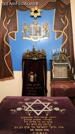 [P03] Masa de lectură în fața tablelor legii » foto by pepsi70ro
 - 
<span class="allrVoted glyphicon glyphicon-heart hidden" id="av1516283"></span>
<a class="m-l-10 hidden" id="sv1516283" onclick="voting_Foto_DelVot(,1516283,17175)" role="button">șterge vot <span class="glyphicon glyphicon-remove"></span></a>
<a id="v91516283" class=" c-red"  onclick="voting_Foto_SetVot(1516283)" role="button"><span class="glyphicon glyphicon-heart-empty"></span> <b>LIKE</b> = Votează poza</a> <img class="hidden"  id="f1516283W9" src="/imagini/loader.gif" border="0" /><span class="AjErrMes hidden" id="e1516283ErM"></span>