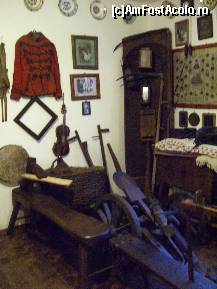 [P12] Vase, unelte, costume şi... un ceas cu cuc! » foto by corinka
 - 
<span class="allrVoted glyphicon glyphicon-heart hidden" id="av87945"></span>
<a class="m-l-10 hidden" id="sv87945" onclick="voting_Foto_DelVot(,87945,17175)" role="button">șterge vot <span class="glyphicon glyphicon-remove"></span></a>
<a id="v987945" class=" c-red"  onclick="voting_Foto_SetVot(87945)" role="button"><span class="glyphicon glyphicon-heart-empty"></span> <b>LIKE</b> = Votează poza</a> <img class="hidden"  id="f87945W9" src="/imagini/loader.gif" border="0" /><span class="AjErrMes hidden" id="e87945ErM"></span>