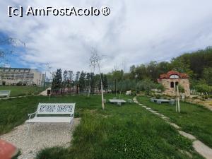 [P08] Curtea hotelului Therma Eco Vilage prin care trece drumul spre plaja » foto by dianamea
 - 
<span class="allrVoted glyphicon glyphicon-heart hidden" id="av1403372"></span>
<a class="m-l-10 hidden" id="sv1403372" onclick="voting_Foto_DelVot(,1403372,17212)" role="button">șterge vot <span class="glyphicon glyphicon-remove"></span></a>
<a id="v91403372" class=" c-red"  onclick="voting_Foto_SetVot(1403372)" role="button"><span class="glyphicon glyphicon-heart-empty"></span> <b>LIKE</b> = Votează poza</a> <img class="hidden"  id="f1403372W9" src="/imagini/loader.gif" border="0" /><span class="AjErrMes hidden" id="e1403372ErM"></span>