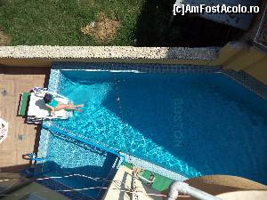 [P03] Mini-piscina hotelului vazuta de la balcon. ntr-un colt se observa si o zona ingradita, apa are acolo o adancime mai mica, pentru copii.  » foto by dannaa
 - 
<span class="allrVoted glyphicon glyphicon-heart hidden" id="av564899"></span>
<a class="m-l-10 hidden" id="sv564899" onclick="voting_Foto_DelVot(,564899,17348)" role="button">șterge vot <span class="glyphicon glyphicon-remove"></span></a>
<a id="v9564899" class=" c-red"  onclick="voting_Foto_SetVot(564899)" role="button"><span class="glyphicon glyphicon-heart-empty"></span> <b>LIKE</b> = Votează poza</a> <img class="hidden"  id="f564899W9" src="/imagini/loader.gif" border="0" /><span class="AjErrMes hidden" id="e564899ErM"></span>