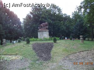 [P03] Statuia ”Leul și căprioara ” din Parcul Crâng » foto by Yersinia Pestis
 - 
<span class="allrVoted glyphicon glyphicon-heart hidden" id="av973183"></span>
<a class="m-l-10 hidden" id="sv973183" onclick="voting_Foto_DelVot(,973183,17366)" role="button">șterge vot <span class="glyphicon glyphicon-remove"></span></a>
<a id="v9973183" class=" c-red"  onclick="voting_Foto_SetVot(973183)" role="button"><span class="glyphicon glyphicon-heart-empty"></span> <b>LIKE</b> = Votează poza</a> <img class="hidden"  id="f973183W9" src="/imagini/loader.gif" border="0" /><span class="AjErrMes hidden" id="e973183ErM"></span>