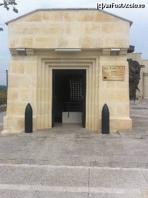 [P07] Intrarea în muzeu » foto by Yersinia Pestis
 - 
<span class="allrVoted glyphicon glyphicon-heart hidden" id="av553609"></span>
<a class="m-l-10 hidden" id="sv553609" onclick="voting_Foto_DelVot(,553609,17409)" role="button">șterge vot <span class="glyphicon glyphicon-remove"></span></a>
<a id="v9553609" class=" c-red"  onclick="voting_Foto_SetVot(553609)" role="button"><span class="glyphicon glyphicon-heart-empty"></span> <b>LIKE</b> = Votează poza</a> <img class="hidden"  id="f553609W9" src="/imagini/loader.gif" border="0" /><span class="AjErrMes hidden" id="e553609ErM"></span>